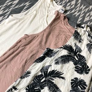 ✨THREE✨ Old Navy Luxe tanks